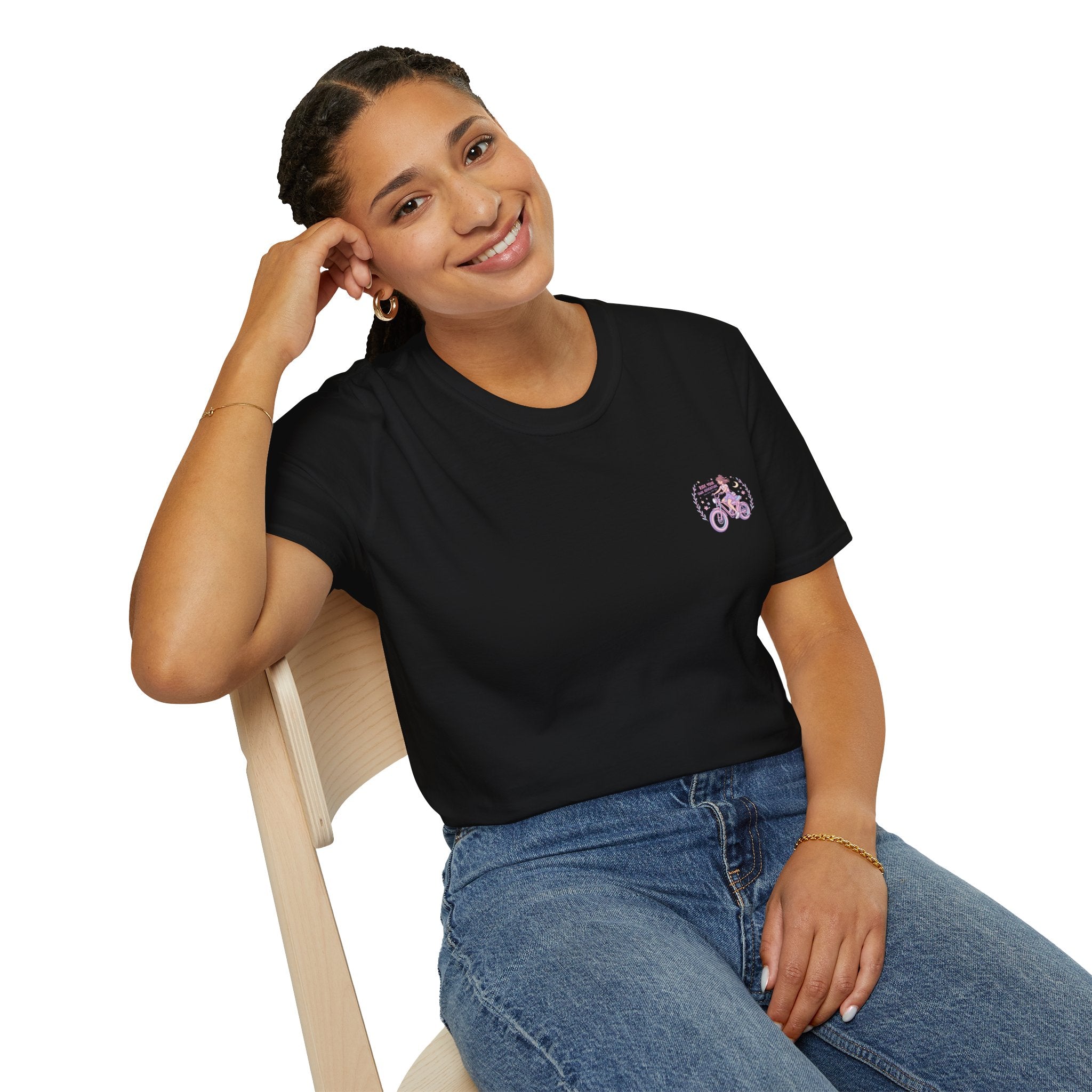 Vintage Lavender Bicycle Pocket T‑Shirt — Cute Retro Bike Graphic Tee